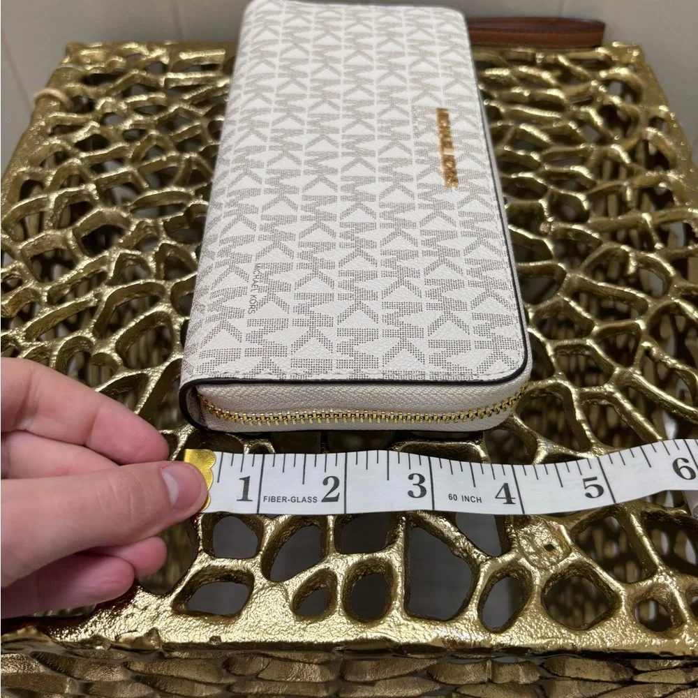 Michael Kors White Wristlet Wallet